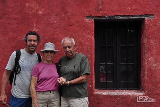 Visitando antiga construção portuguesa em Colonia del Sacramento, no sul do Uruguai